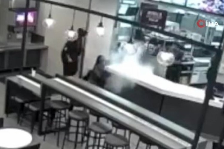 &Uuml;nl&uuml; restoran zincirinde dehşeti yaşadılar!