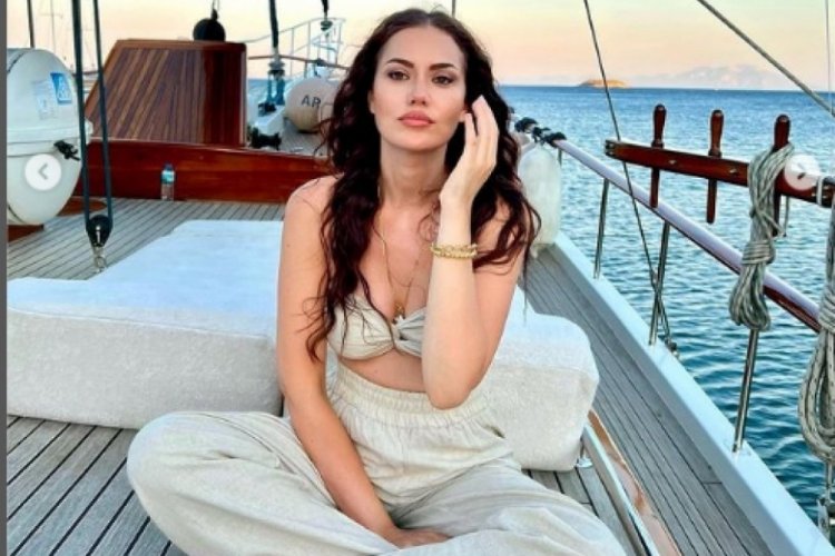 Fahriye Evcen, Rusya'dan d&ouml;nen Burak &Ouml;z&ccedil;ivit'le tatilde