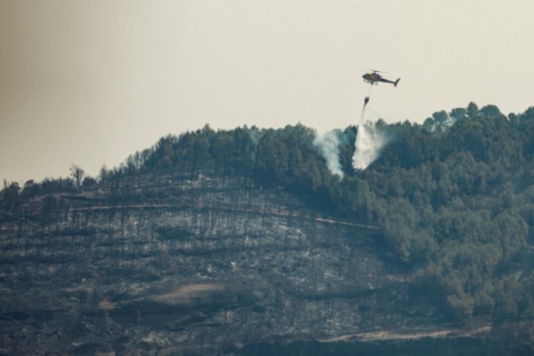 İspanya'da yangın s&ouml;nd&uuml;rme helikopteri d&uuml;şt&uuml;