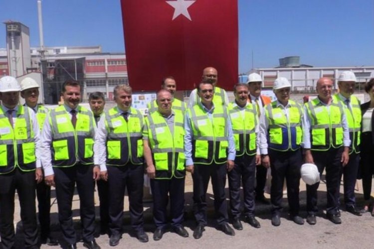 Bakan D&ouml;nmez a&ccedil;ıklama yaptı: "Hi&ccedil;bir bor &uuml;r&uuml;n&uuml;n&uuml; cevher olarak satmıyoruz"
