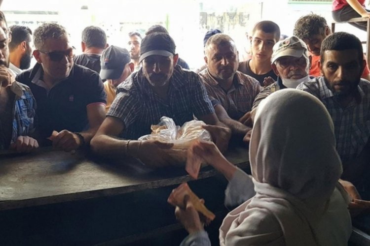 L&uuml;bnan'da kriz: Ekmek kuyrukları oluştu