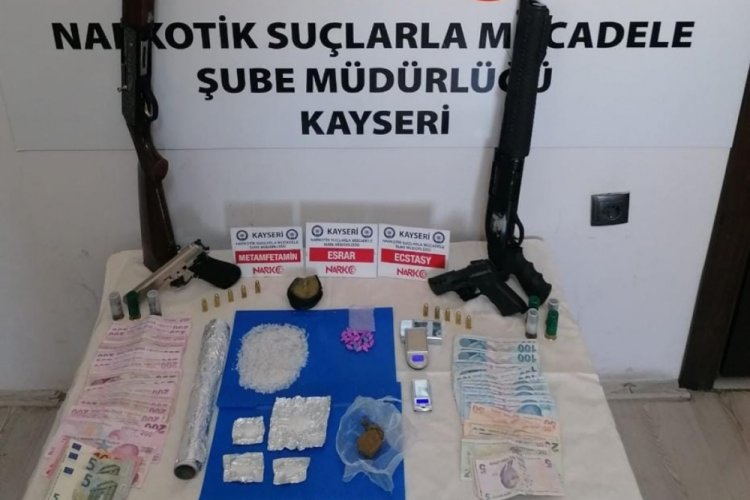 Uyuşturucu tacirlerine operasyon: 15 ş&uuml;pheliye işlem yapıldı