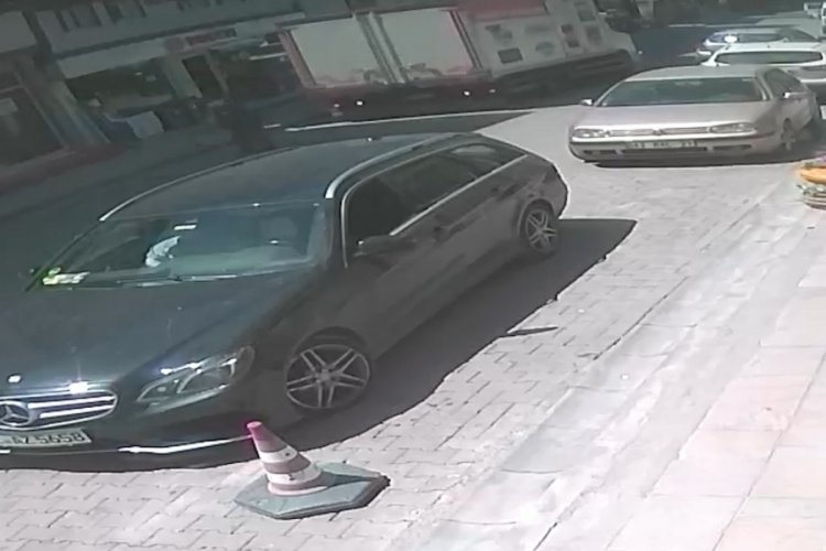 Geri manevra yapan kamyonun altında kaldı: Hayatını kaybetti