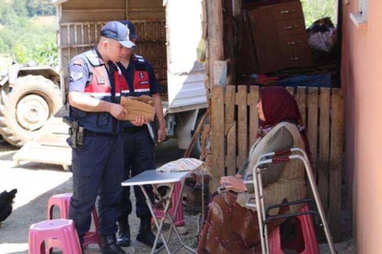 'Parmak izi alacağız' diyerek altın &ccedil;alan dolandırıcı yakalandı