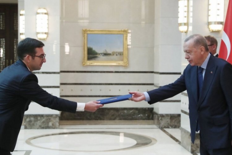 Cumhurbaşkanı Erdoğan, 4 &uuml;lkenin  g&uuml;ven mektuplarını kabul etti