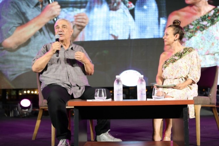 &Uuml;nl&uuml; oyuncu Halil Erg&uuml;n Gemliklilerle buluştu