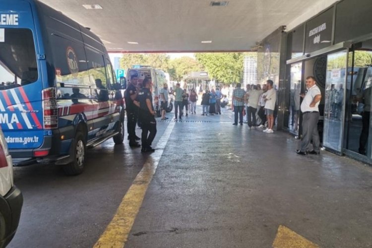 İzmir'de iki aile arasında 'bah&ccedil;e sulama' kavgası &ccedil;ıktı! &Ouml;l&uuml; ve yaralılar var