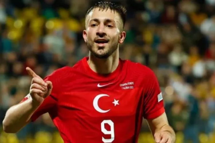 İngiliz ekibi Hull City, milli futbolcu Halil Dervişoğlu'nu kadrosuna dahil etmek i&ccedil;in &ccedil;alışmalara başladı!