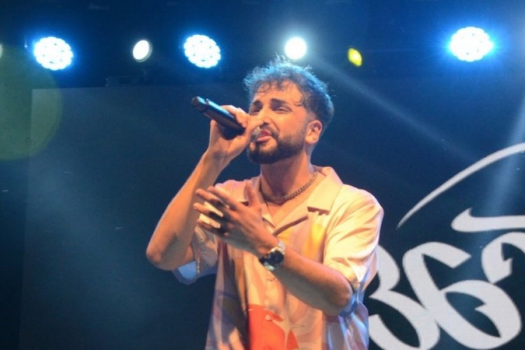 Sefo konserinde sevenleri doyasıya eğlendi