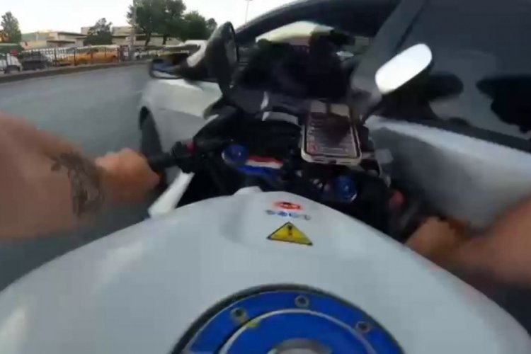 Motosiklet s&uuml;r&uuml;c&uuml;s&uuml; feci şekilde can verdi