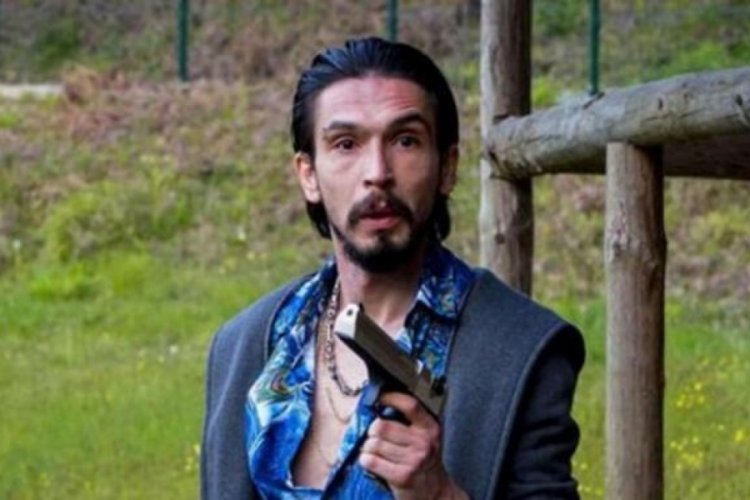 Cinsiyet değiştiren Ahmet Melih Yılmaz mini elbisesiyle poz verdi