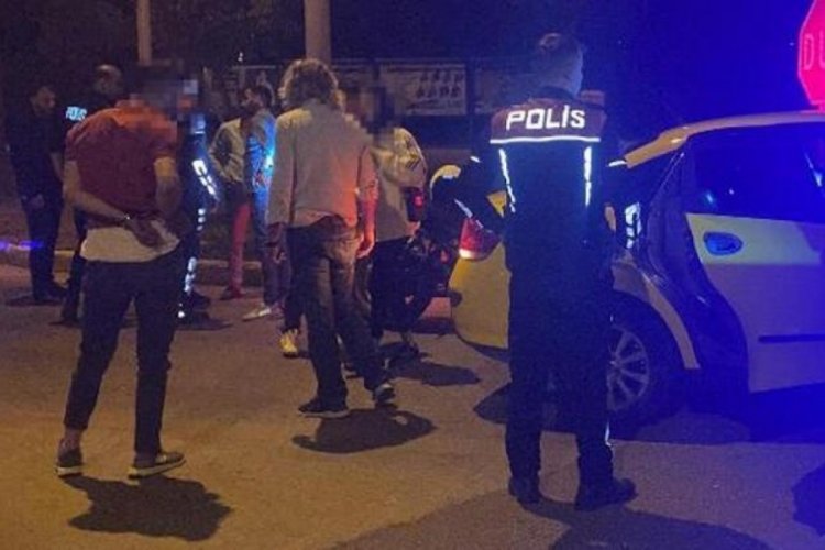 'Dur' ihtarına uymayan taksiden silah ve uyuşturucu &ccedil;ıktı