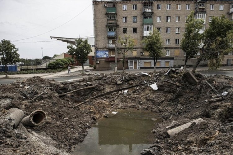 Rus f&uuml;zeleri Donetsk'te otel vurdu