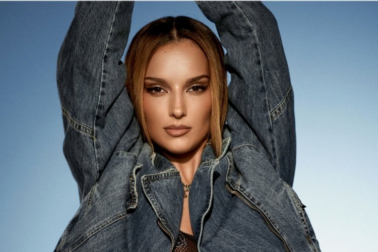 Rumen pop star Minelli Antalya'yı salladı