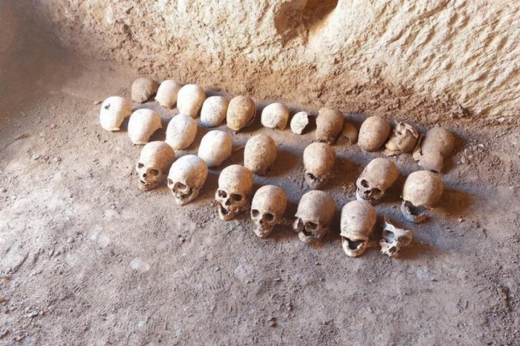 Mezar odasında ka&ccedil;ak kazı: 27 iskelet &ccedil;ıktı