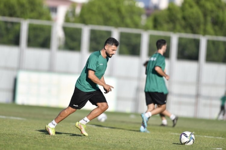 Bursasporlu futbolculardan kul&uuml;be destek
