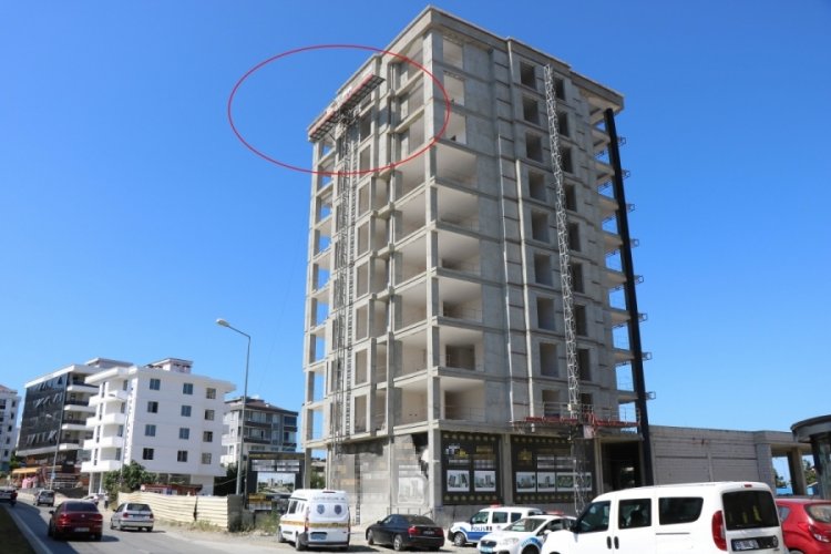 9. kattan d&uuml;şen 22 yaşındaki iş&ccedil;i hayatını kaybetti