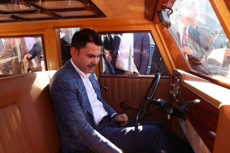 Murat Kurum &ccedil;am ağacından yapılan aracı kullandı