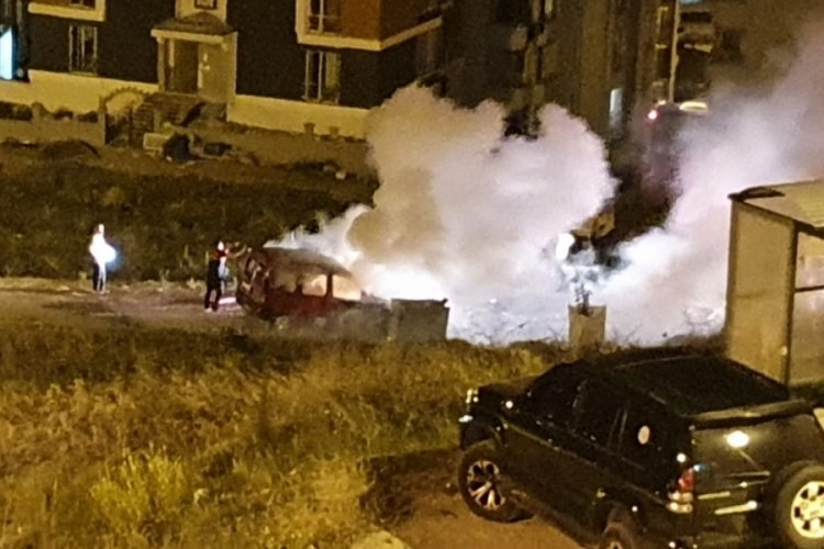 Hafif ticari ara&ccedil; alev alev yandı