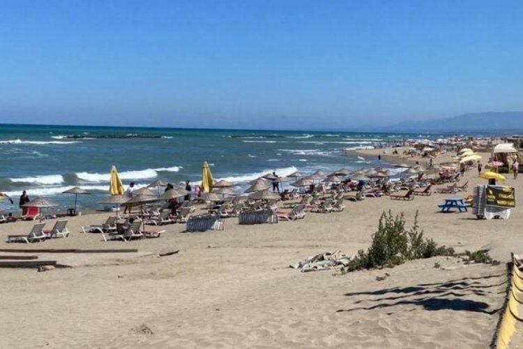 Kırmızı bayrak asıldı: Denize girmek yasaklandı