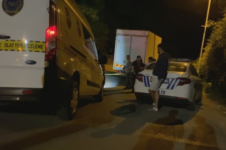 Motosikletli saldırganlar 2 kişiyi vurdu