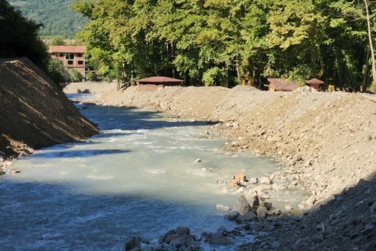 Sel sonrası yenileme &ccedil;alışmaları devam ediyor
