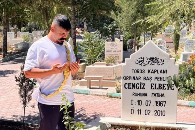 Kırkpınar Başpehlivanı, Cengiz Elbeye'nin mezarını ziyaret etti