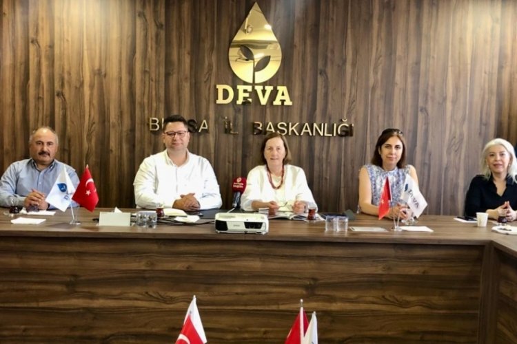 Eski Bakan Kavaf Bursa'da sosyal politikalarını anlattı