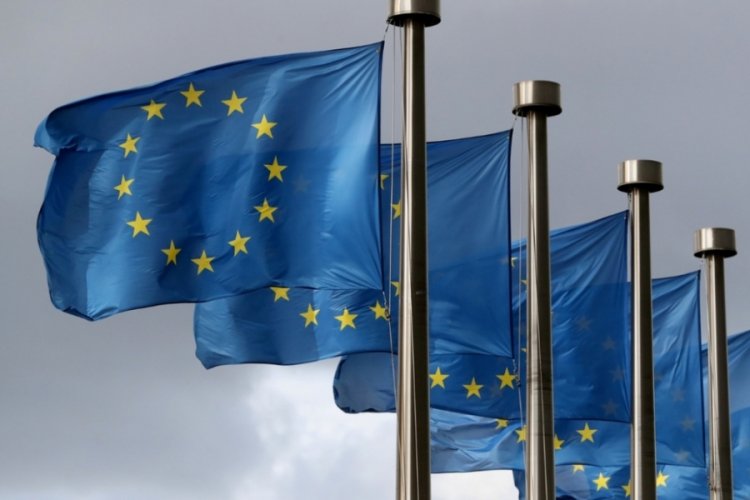 Euro b&ouml;lgesi b&uuml;y&uuml;mede beklentileri aştı