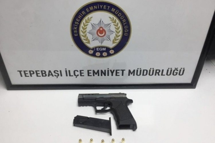 Motosiklet &ccedil;alan 2 kişi ruhsatsız tabanca ile  yakalandı