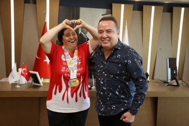 D&uuml;nya şampiyonu olarak gururlandırdılar