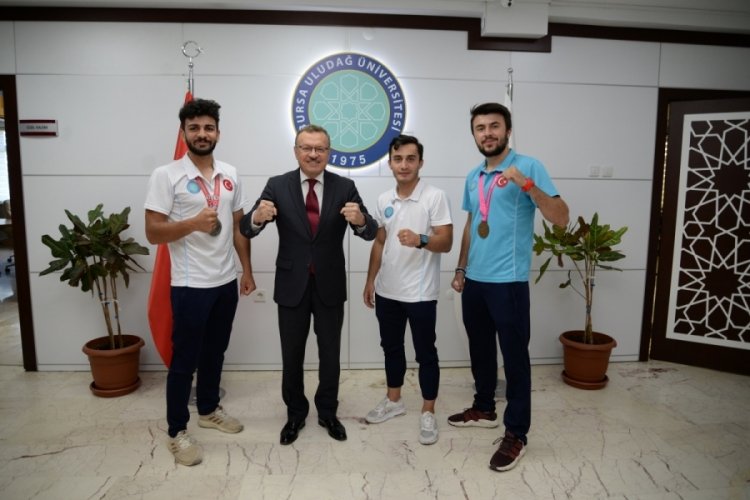 Rekt&ouml;r Kılavuz Bursa Uludağ &Uuml;niversiteli sporcuları ağırladı