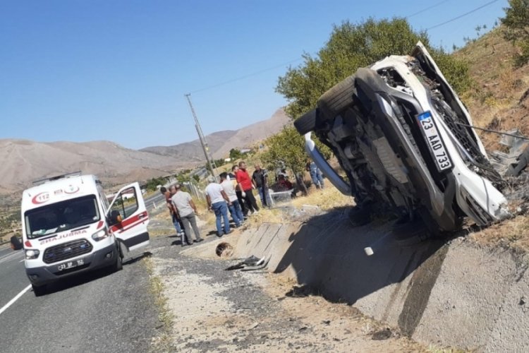 Otomobil yan yattı, 1 kişi yaralandı