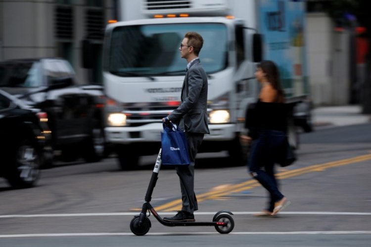Scooterlar Bursa trafiğinde tehlike sa&ccedil;ıyor (&Ouml;ZEL HABER)