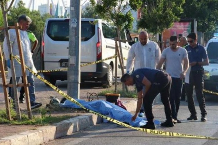 Motosikletle direğe &ccedil;arptı