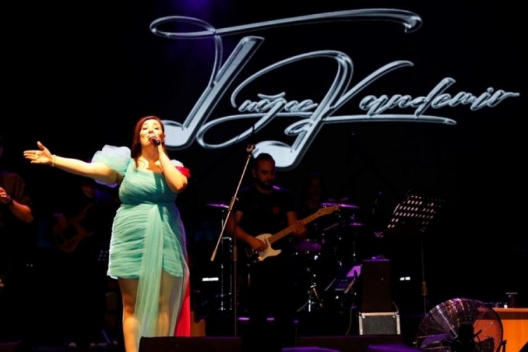 Bursa İneg&ouml;ll&uuml;ler Tuğ&ccedil;e Kandemir konserine akın etti