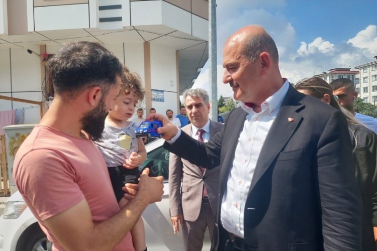Bakan Soylu su baskını yaşanan mahallelerde incelemede bulundu