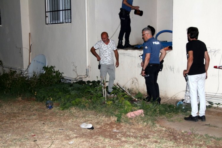 14'&uuml;nc&uuml; kattan beton zemine d&uuml;şen gen&ccedil; yaralandı