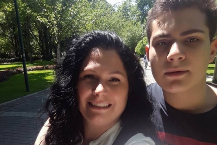 TIR'a &ccedil;arpan otomobilde hayatını kaybeden baba ve oğlu toprağa verildi