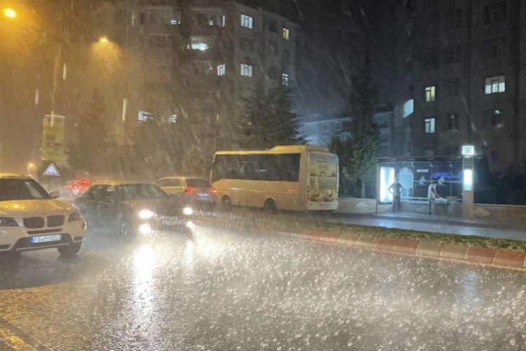 Edirne'de şiddetli sağanak, hayatı fel&ccedil; etti