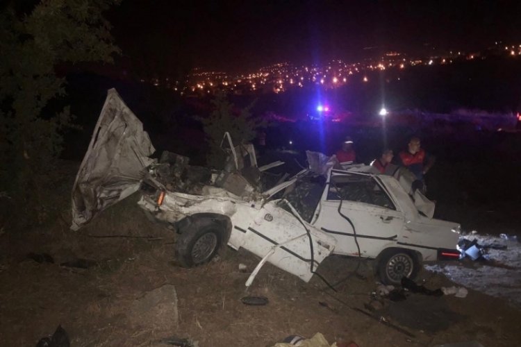 Otomobil takla atarak devrildi:  2 &ouml;l&uuml;