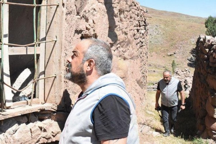 42 yıl &ouml;nce terk edilmişti, şimdilerde defineci talanına uğruyor