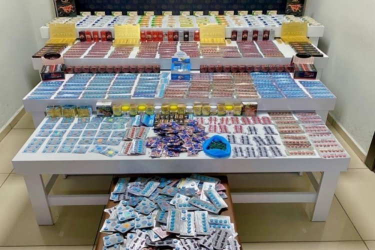 Binlerce ka&ccedil;ak cinsel i&ccedil;erikli &uuml;r&uuml;n ele ge&ccedil;irildi