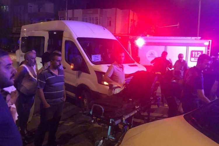 Adıyaman'da otomobil ile minib&uuml;s&uuml;n &ccedil;arpıştı: &Ccedil;ok sayıda yaralı var