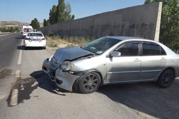 Otomobiller &ccedil;arpıştı: 4'&uuml; &ccedil;ocuk 13 yaralı