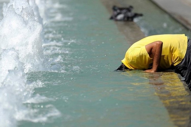 'Eyyam-ı bahur' şehri etkisi altına aldı: Sıcaklıklar 40 dereceyi ge&ccedil;ti
