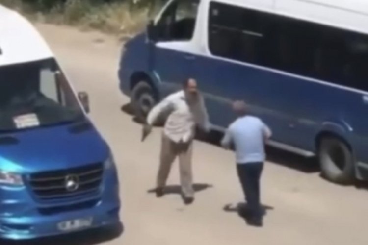 Bursa'da trafikte silahlı, sopalı kavga kamerada