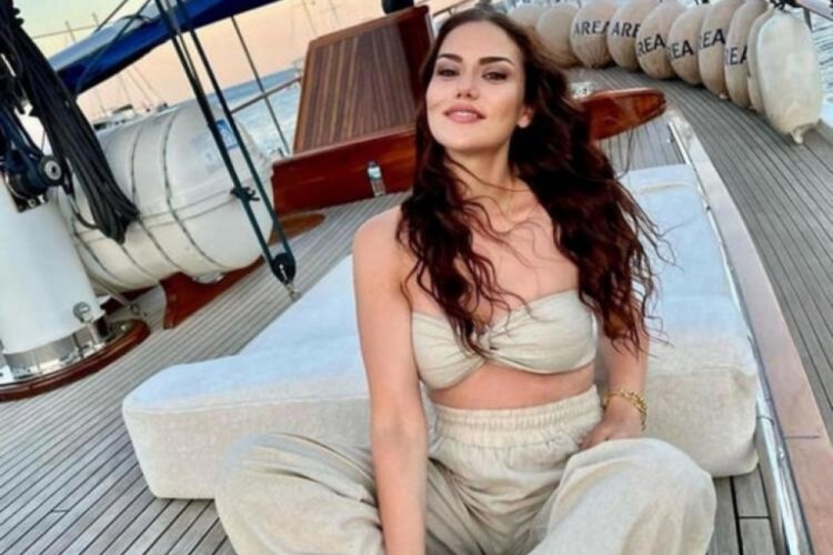 Fahriye Evcen ve oğlu Karan'dan k&ouml;t&uuml; haber