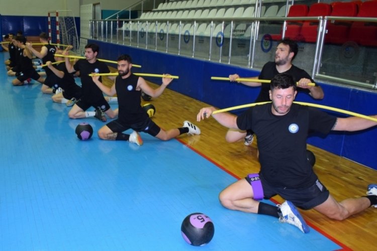 Bursalı hentbolcular sezona sıkı hazırlanıyor