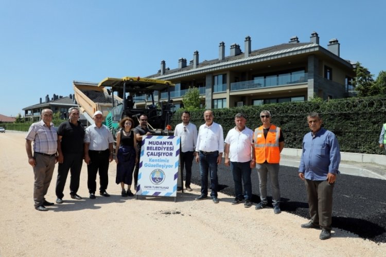 Bursa Mudanya Belediyesi asfaltlama &ccedil;alışmalarını s&uuml;rd&uuml;r&uuml;yor